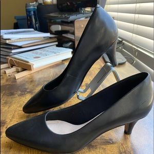 CLARKS kitten heels